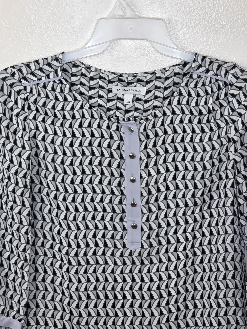 Banana Republic Black & White Geometric Print Chiffon Blouse Size Small